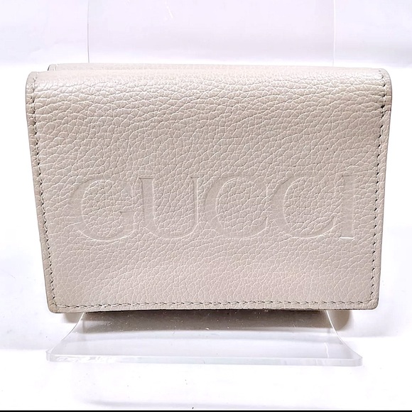 π GUCCI Embossed Logo Trifold Leather Wallet - Picture 2 of 15